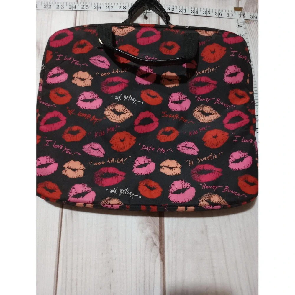 Betseyville Betsey Johnson Laptop Bag Womens Large Pink Red Kiss Lips Print Case